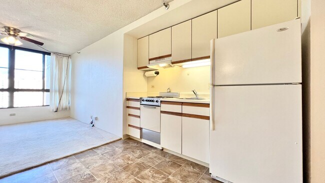 Building Photo - BEAUTIFUL GOLF COURSE VIEWS - SALT LAKE ST...