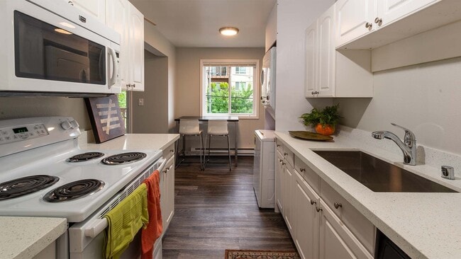 Interior Photo - Link 14