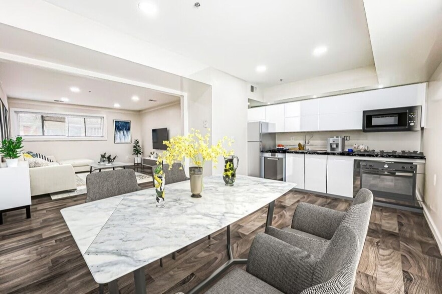 Primary Photo - The Crossings at Limestone Apartments