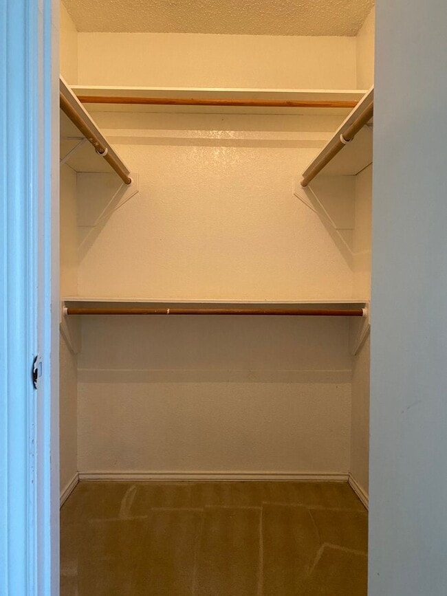 Building Photo - Half Duplex ready for immediate move-in!