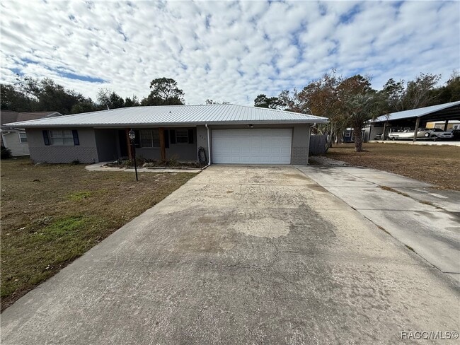 Building Photo - 920 N Lyle Ave