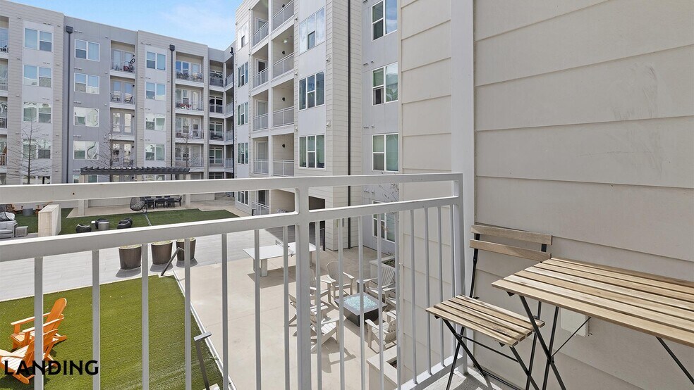 Building Photo - 3001 Crockett St