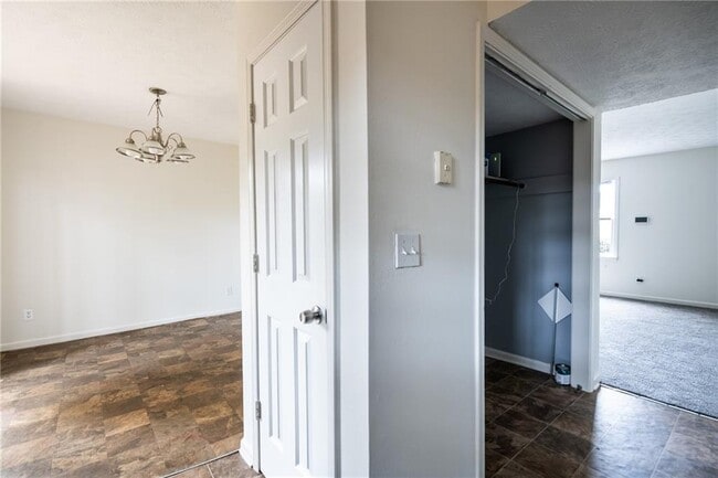 Building Photo - 582 Downing St