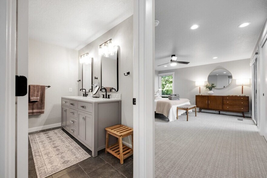 Building Photo - 2890 N Mountain Rd