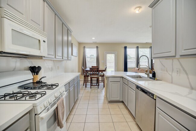 Building Photo - 13011 Peppergate Ln