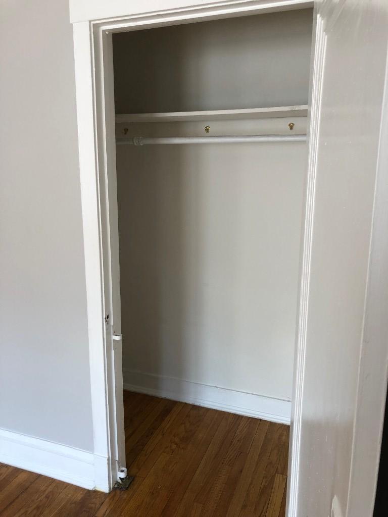 Building Photo - 6364 N Hermitage Ave