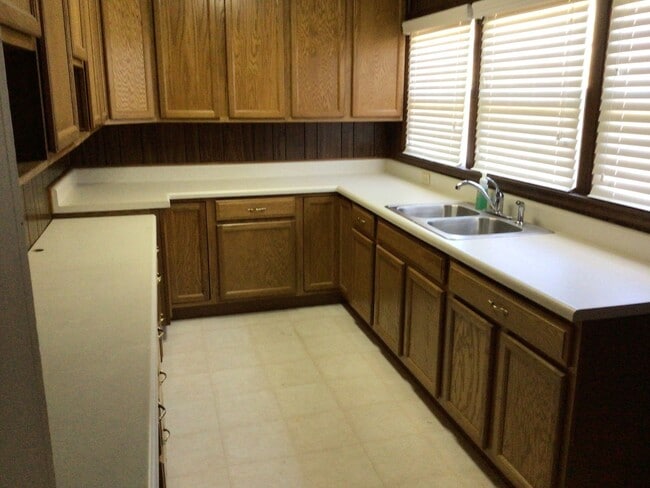 Building Photo - Spacious Ranch Home on 2.35 Acres – Private Setting with Endless Potential