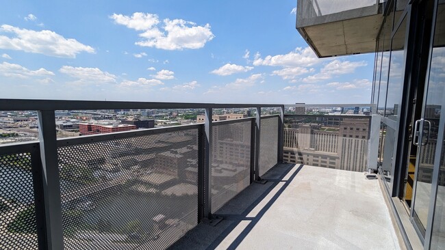 Building Photo - 235 W Van Buren St