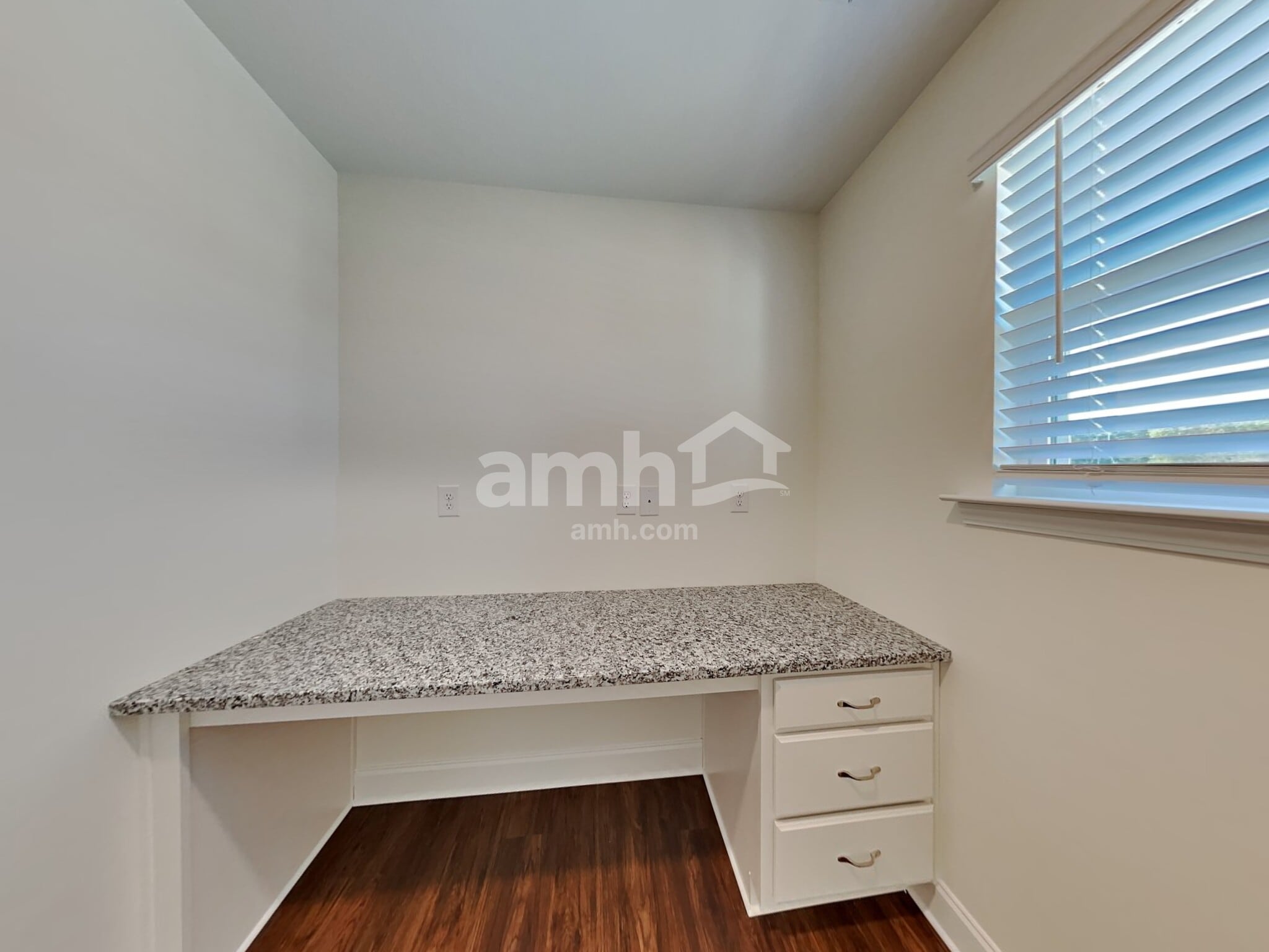 Building Photo - 183 Larragan Dr