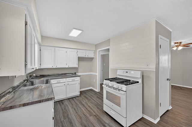 Building Photo - 208 D St
