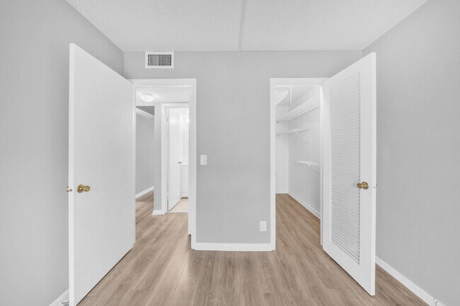 Building Photo - 308 Fanshaw H