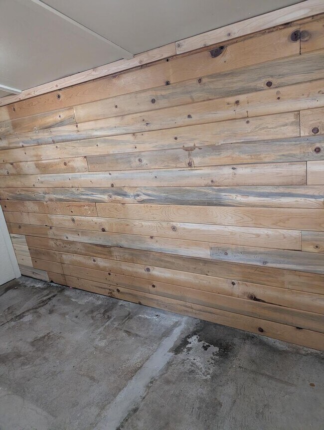 Building Photo - 2 Bedroom 1 Bath- Home