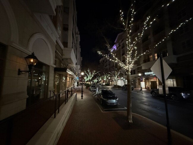 Building Photo - 4620 Piedmont Row Dr