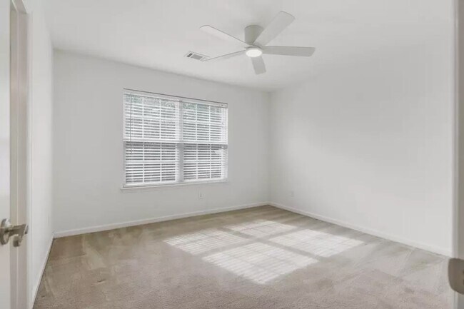 Building Photo - Executive 5BR / 4.5BA Rental In Bellevue