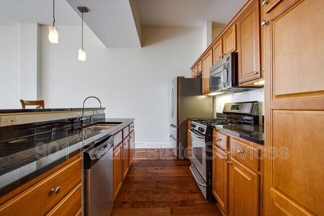 Building Photo - 648 Riverside Drive
