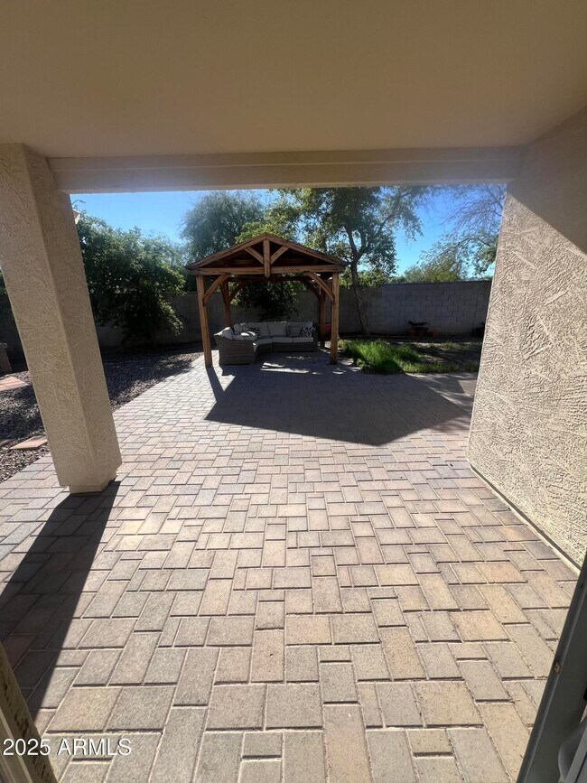 Building Photo - 15481 W Cameron Cir