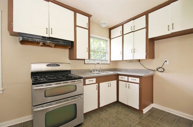 Building Photo - 5137 Chennault Rd