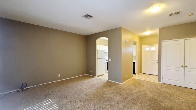 Building Photo - 1900 N Torrey Pines Dr