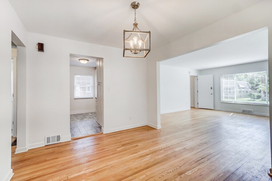 Building Photo - 227 Corona Ave