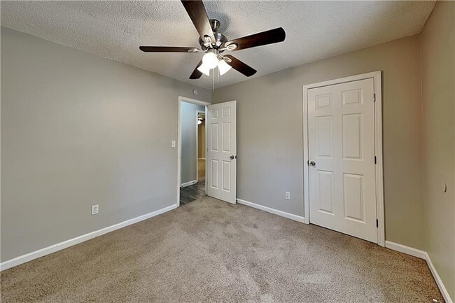 Building Photo - 4956 W Ridge Dr