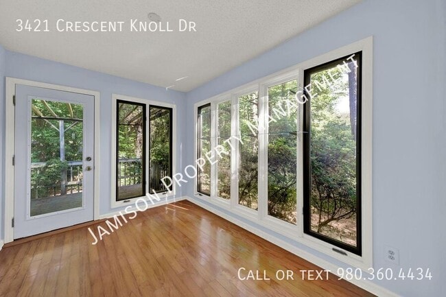 Building Photo - 3421 Crescent Knoll Dr
