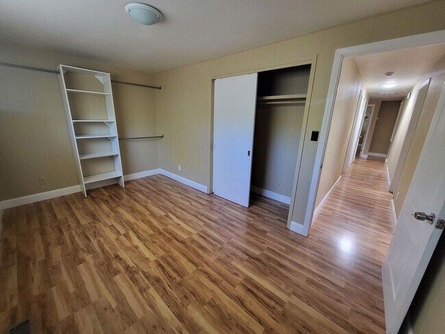 Building Photo - 1010 S Division St