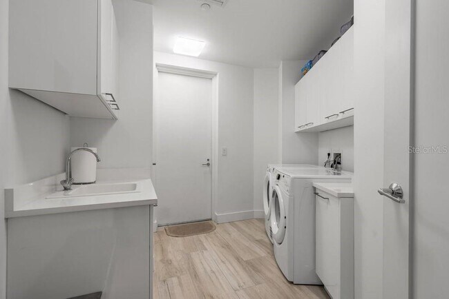 Building Photo - 1155 N Gulfstream Ave