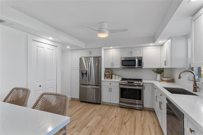 Building Photo - 3500 Galt Ocean Dr