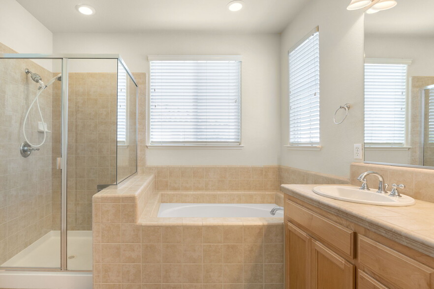 Building Photo - 501 Dolcetto Ct