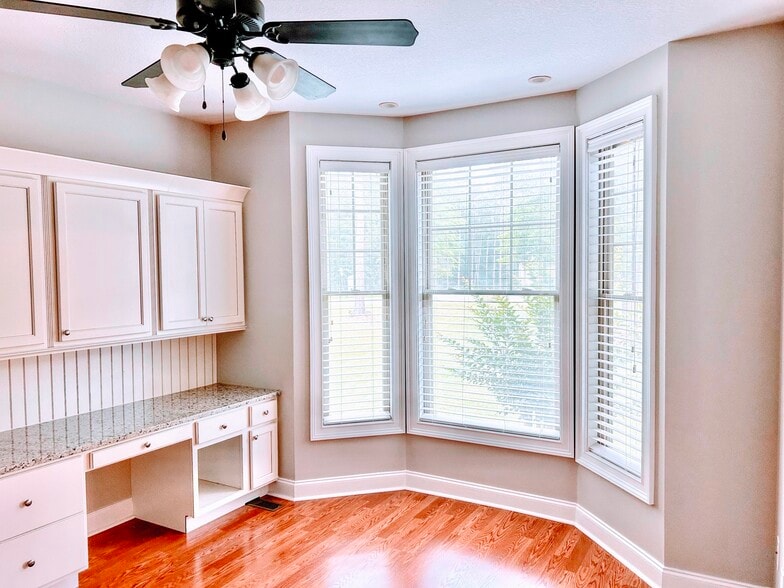 Building Photo - 291 Greystone Dr