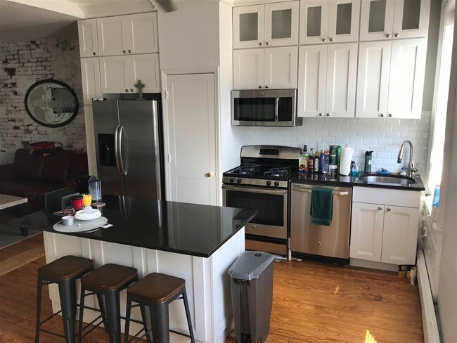 Building Photo - 315 Willow Ave