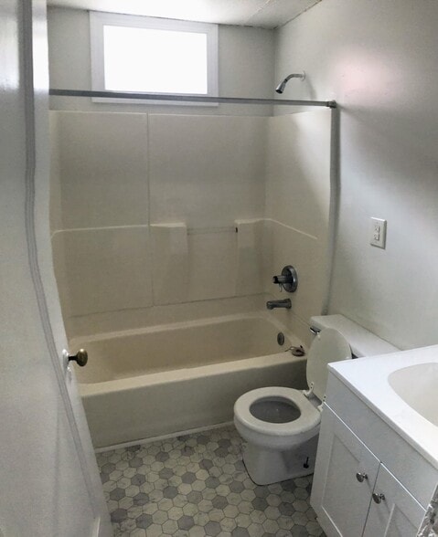 Bathroom - 203 N Plum St