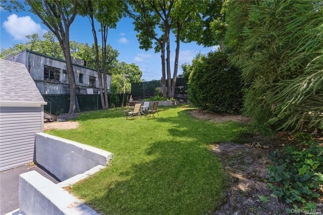 Building Photo - 5 Carlton Ave