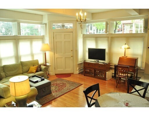 Building Photo - 60 Phillips St