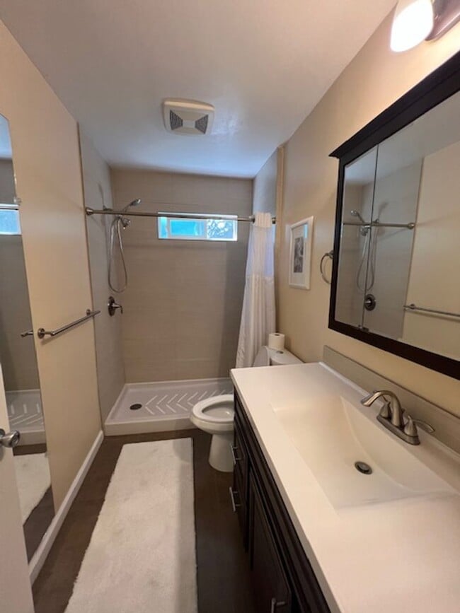 Building Photo - Partially furnished 1+1 w/all appliances +...
