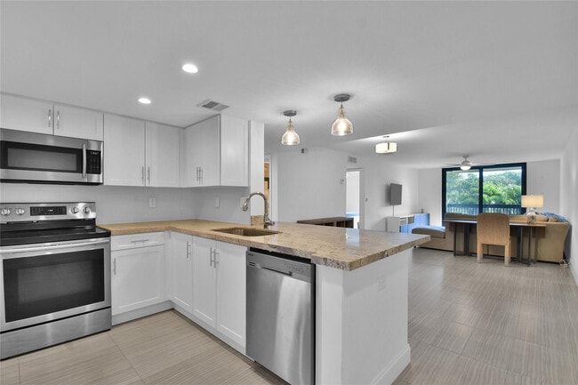 Building Photo - 4201 N Ocean Dr