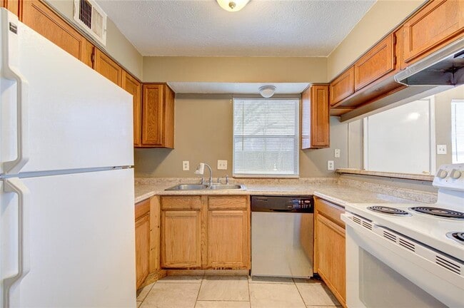 Building Photo - 1371 New Tree Ln