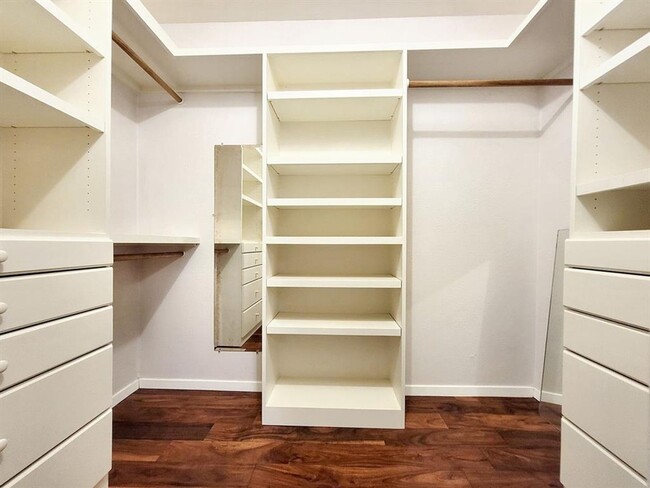 Building Photo - Cozy 3 Bed, 1.5 Bath Rental with Garage an...