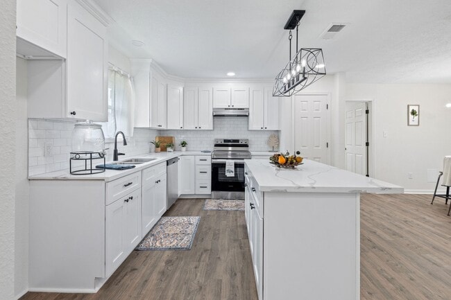 Building Photo - 3579 Oakwood Dr