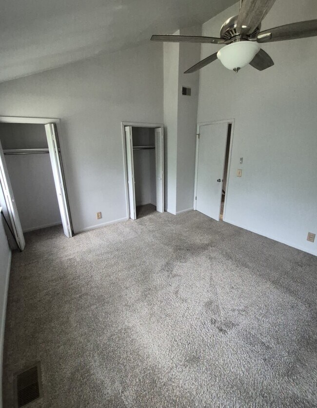 Building Photo - 727 S Main St Ext