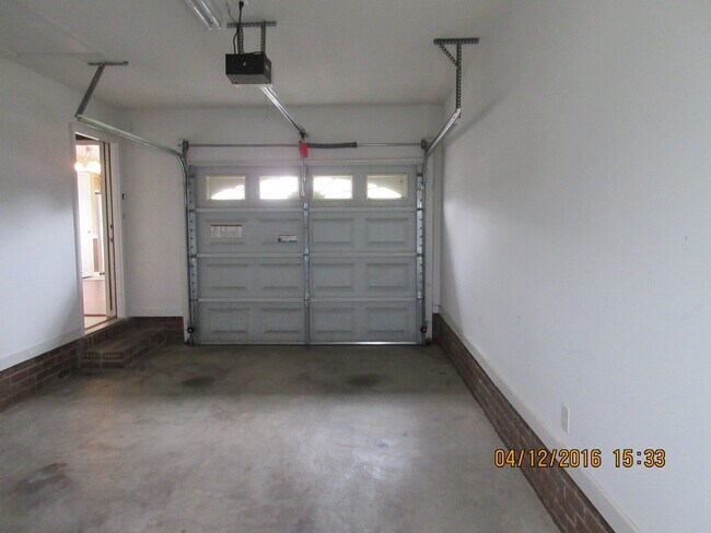 Building Photo - Landmark Pointe