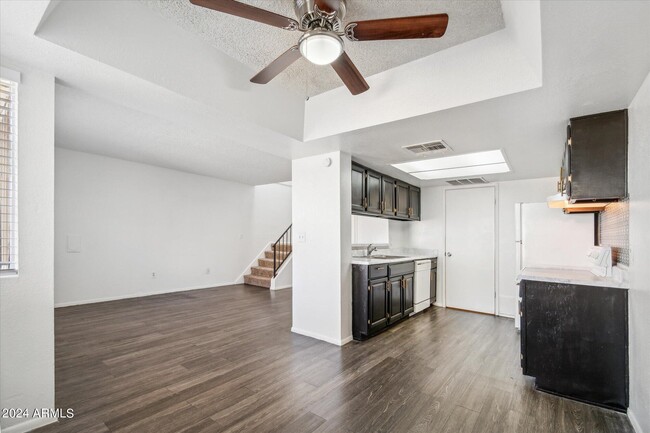 Building Photo - 4012 S 44th Pl