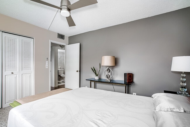 Building Photo - 438 Mansfield K