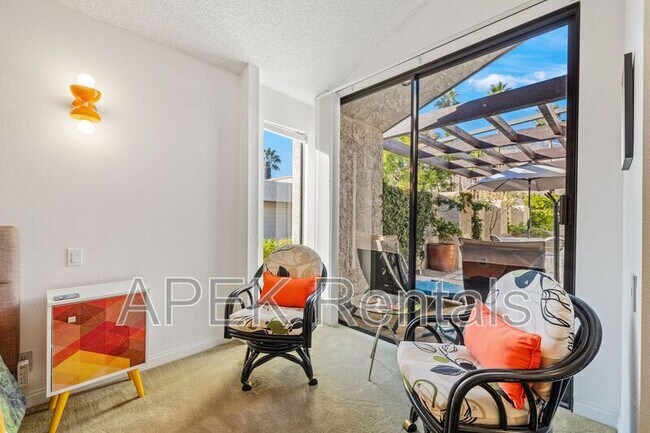 Building Photo - 1317 E Amado Rd