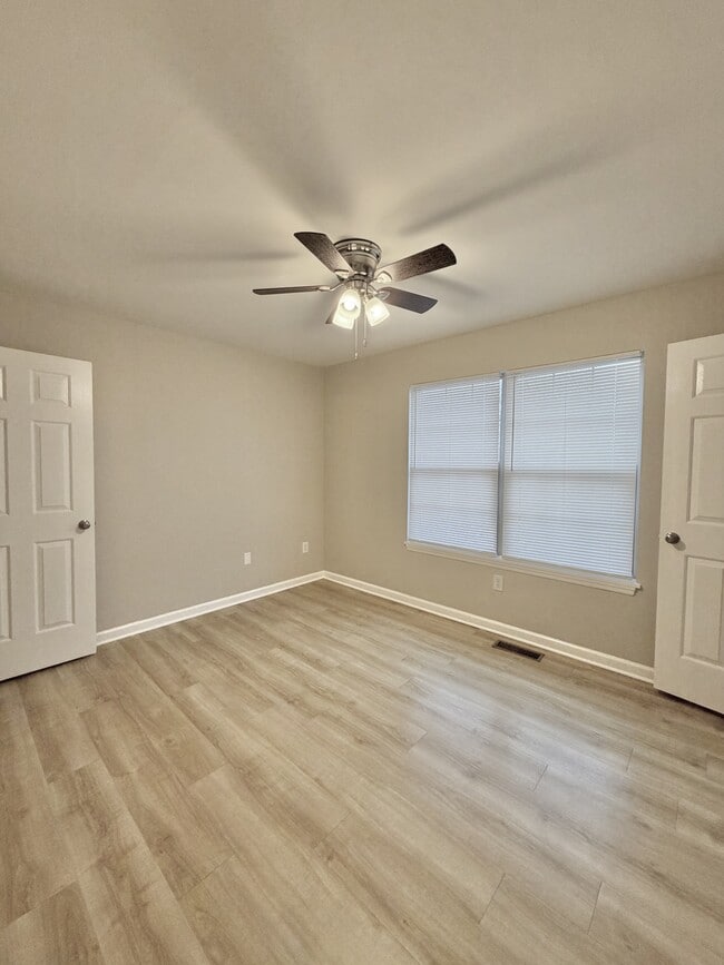 Building Photo - 305 Lake St