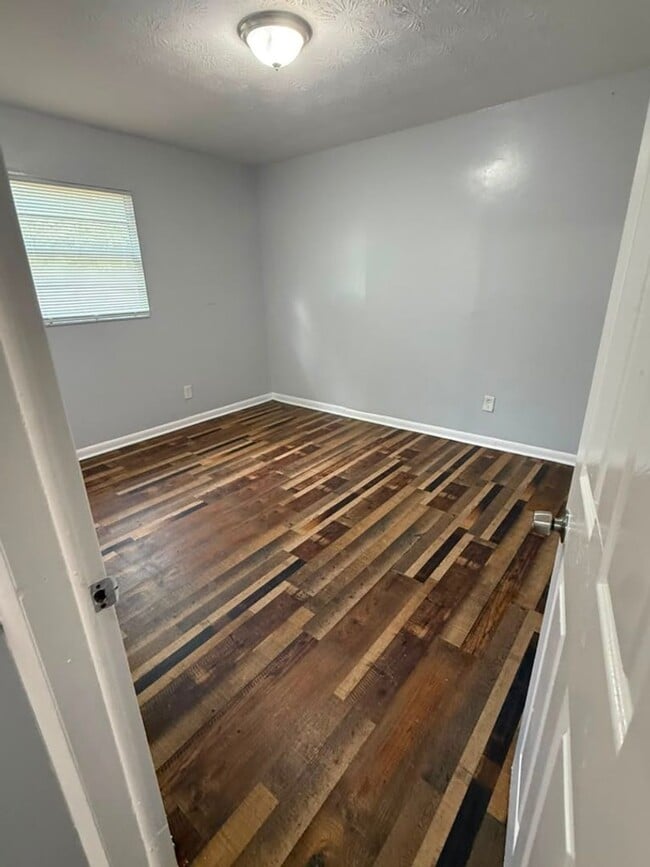 Building Photo - Fully Renovated 3/2 Available for Immediate Rent!