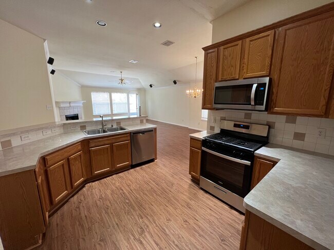 Building Photo - 6109 Apache Dr