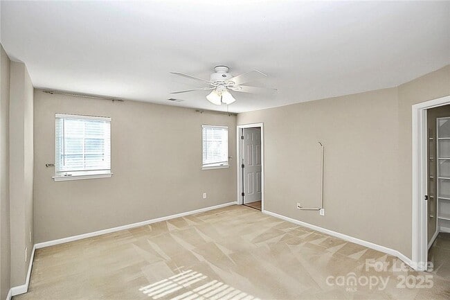 Building Photo - 9563 Glenashley Dr