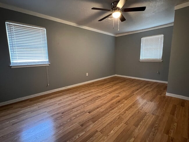 Building Photo - 3808 SE Camden Way