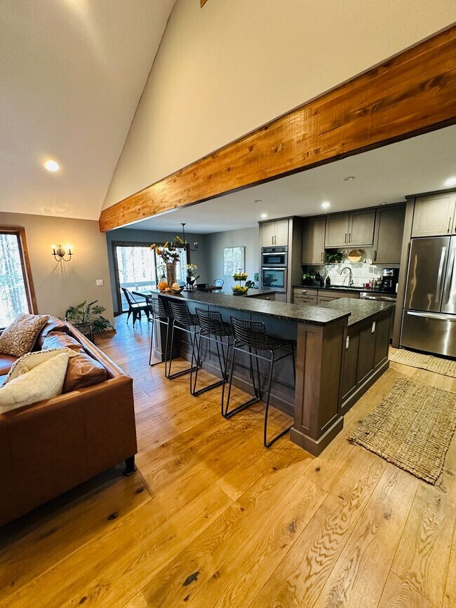 Building Photo - Sophisticated Condo Retreat on Old Mission Peninsula